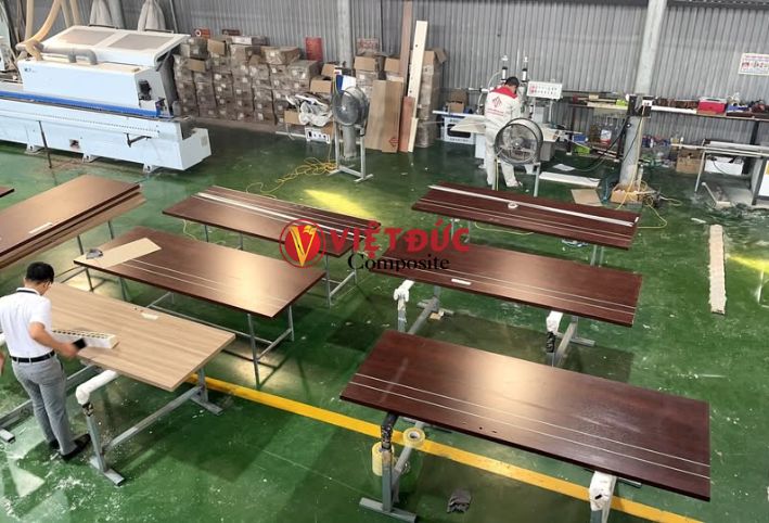 Khám phá công nghệ sản xuất phôi cửa nhựa composite tiên tiến bậc nhất Dây chuyền và công nghệ sản xuất phôi cửa nhựa gỗ composite hiện đại, chất lượng cao