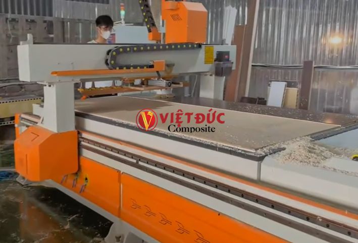 cong-nghe-san-xuat-phoi-cua-nhua-composite(3)