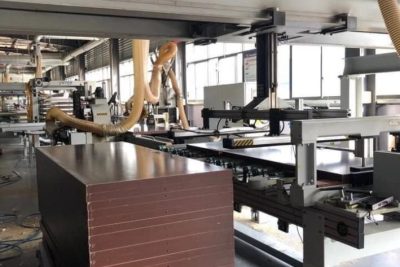 Nhà máy sản xuất phôi cửa nhựa gỗ composite quy mô lớn, dây chuyền hiện đại
