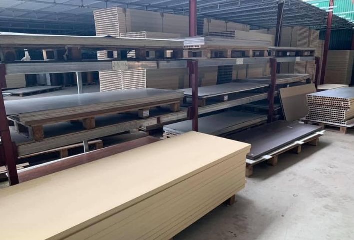 Khám phá nhà máy sản xuất phôi cửa nhựa composite quy mô lớn đạt chuẩn quốc tế