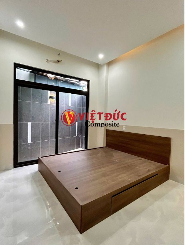 Giường làm bằng phoi composite