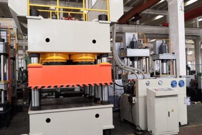 Quy trình kiểm soát nhiệt độ và áp suất chuẩn trong sản xuất phôi cửa composite
