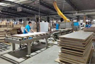 Quy trình kiểm tra độ đồng đều của phôi cửa nhựa gỗ composite tại nhà máy