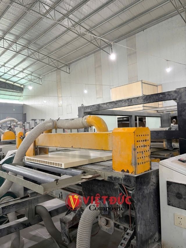 Kiểm tra phôi cửa composite