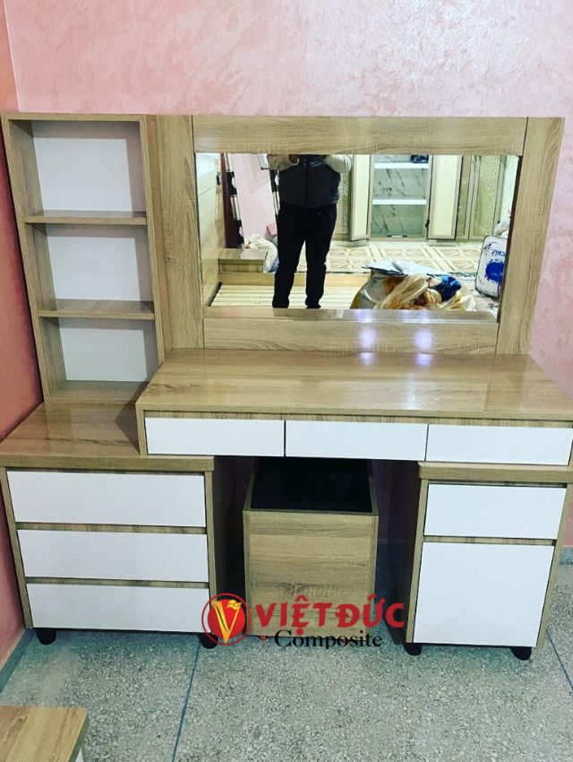 Mẫu bàn trang điểm nhựa giả gỗ