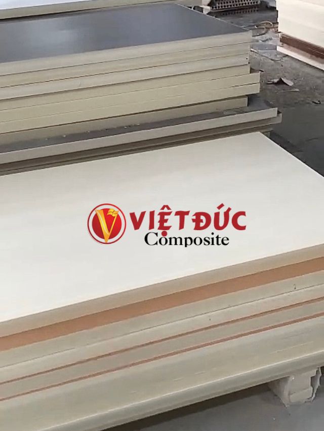Kiểm tra kĩ lưỡng chất lượng của phôi cửa Composite 