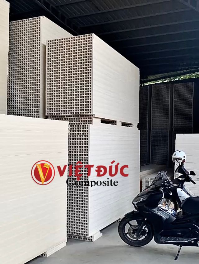 Thực tế phôi cửa Composite tại nhà máy