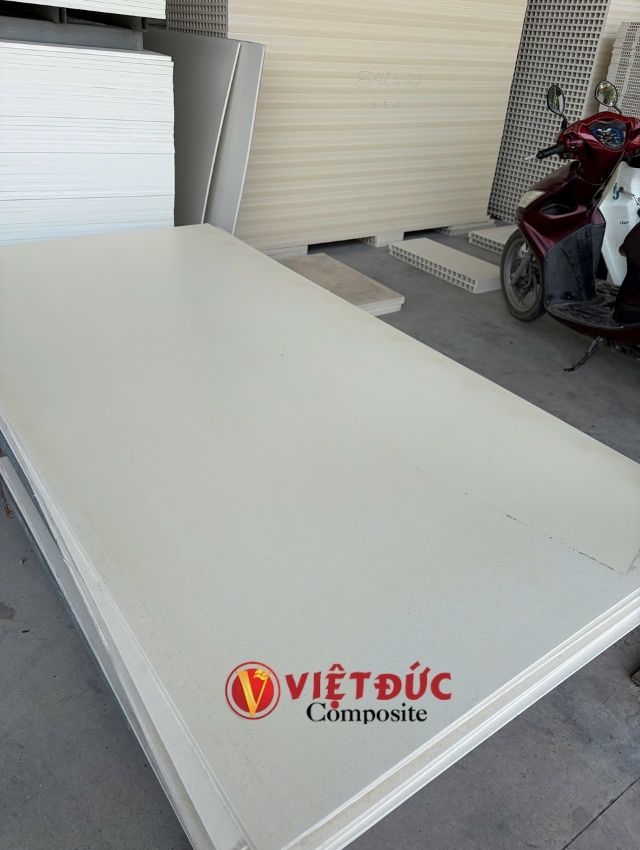 Phôi cửa composite sau khi ép
