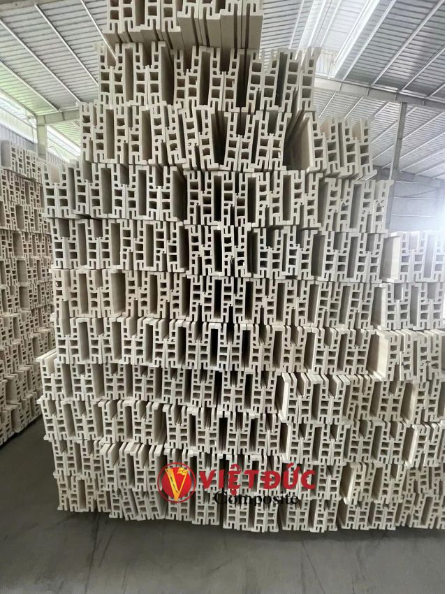 xuogn san xuat phoi cua nhua composite gia si