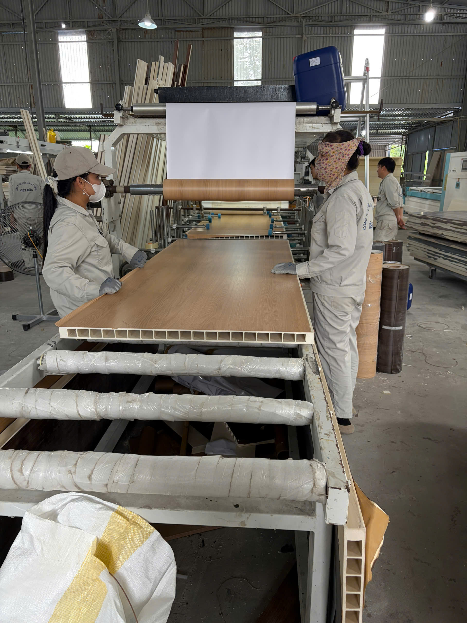 CUNG CẤP PHÔI LÀM CỬA NHỰA COMPOSITE