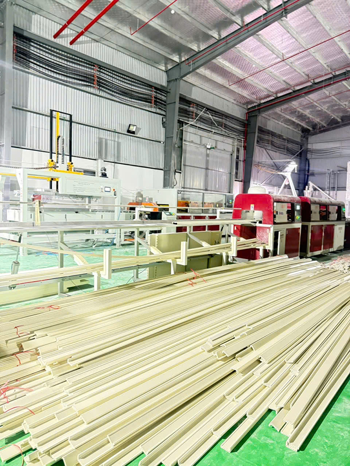 nên lựa chọn phôi cửa composite nhập khẩu hay nội địa?