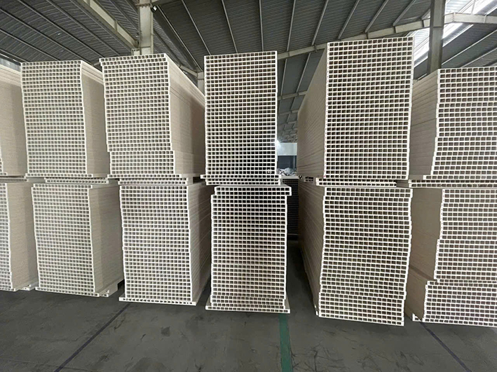 CUNG CẤP PHÔI CỬA NHỰA COMPOSITE TẠI NHÀ MÁY