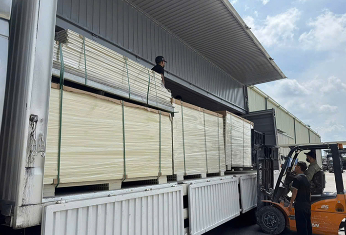 CUNG CẤP PHÔI CỬA NHỰA COMPOSITE TẠI NHÀ MÁY